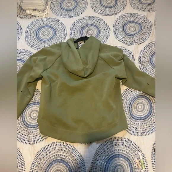 Nike tech - Picture 2 of 3